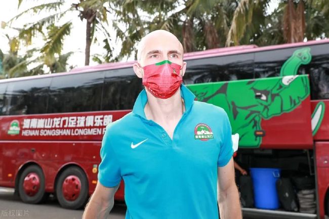 公车上拨开被内裤进入的小说